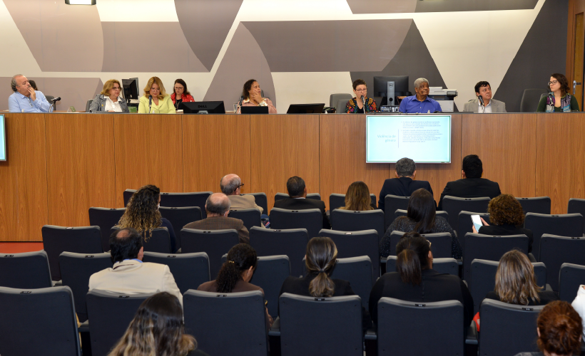 CRF/MG participa de audiência na ALMG para debater o uso racional de medicamentos